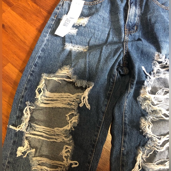 NWT Wax Jeans. Moms Jeans. Size medium. Waist has some stretch. Fits like a 6. - Picture 2 of 10